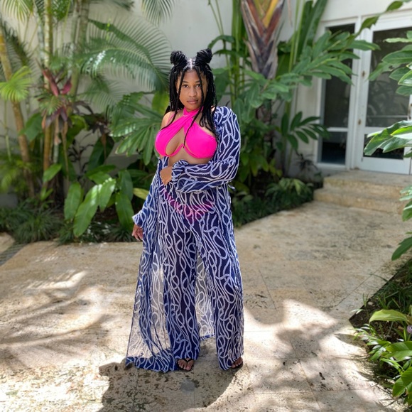 CLOSET CLOSED UNTIL MAY 2025 Meet your Posher, Alesha - Picture 3 of 5